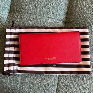 Henri Bendel Kanagroo wallet